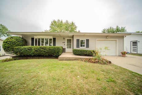 Discover the potential in this spacious ranch home with many - Beach Home for sale in Waukegan, Illinois on Beachhouse.com