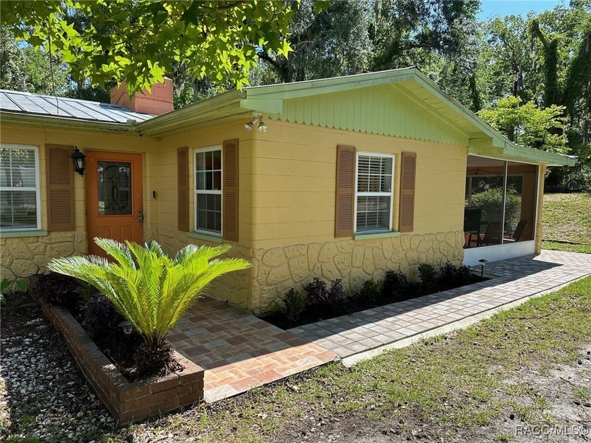 Two homes, Old Florida charm, and unbeatable location great for - Beach Home for sale in Homosassa, Florida on Beachhouse.com