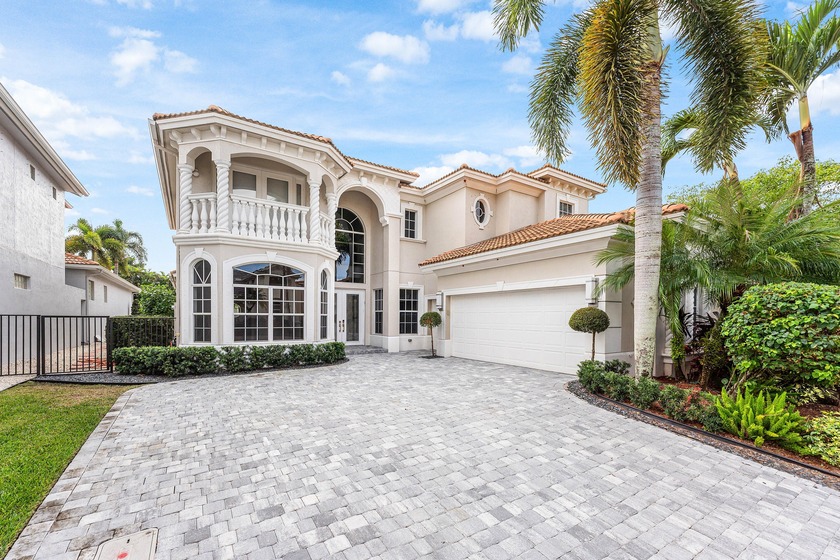 This Mizner Country Club home w/ Southern exposure offers - Beach Home for sale in Delray Beach, Florida on Beachhouse.com
