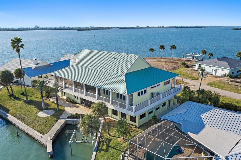 One or more photo(s) has been virtually staged. A landmark - Beach Home for sale in Englewood, Florida on Beachhouse.com