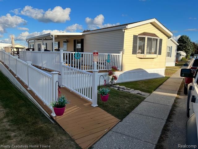 This 1995 Redman single wide 16 x 77 Manufactured Home is a - Beach Home for sale in Port Sanilac, Michigan on Beachhouse.com