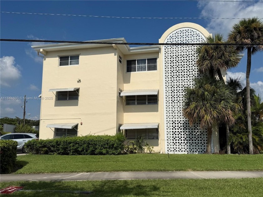 Beautifully updated and rarely available 2-bedroom, 2-bath condo - Beach Condo for sale in Hallandale Beach, Florida on Beachhouse.com