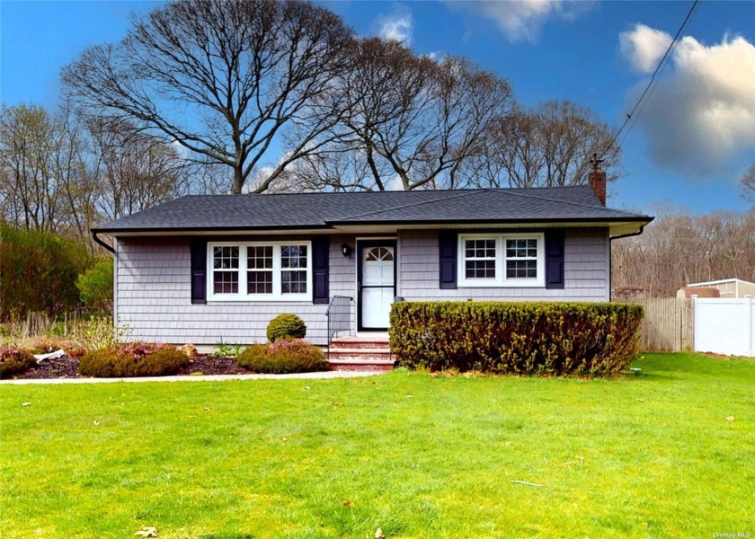 Beautifully maintained ranch located on a quiet cul-de-sac in - Beach Home for sale in Moriches, New York on Beachhouse.com