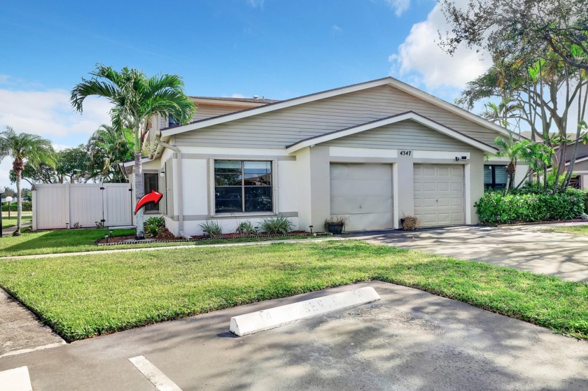 Exquisite multi-level townhouse boasting 3 bedrooms, 2.5 baths - Beach Townhome/Townhouse for sale in West Palm Beach, Florida on Beachhouse.com