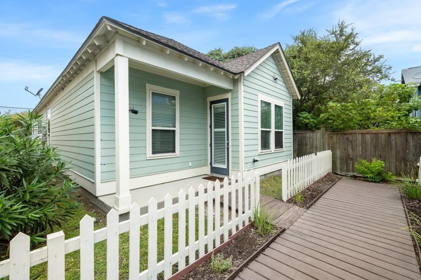 A darling cottage nestled in a desirable resort style waterfront - Beach Home for sale in Rockport, Texas on Beachhouse.com