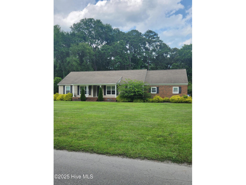 This 5 bedroom, 3 and half bath home on .66 acre corner lot has - Beach Home for sale in Washington, North Carolina on Beachhouse.com