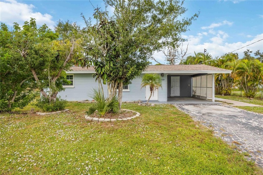 This charming 2-bedroom, 1-bathroom cottage-style home--built in - Beach Home for sale in Englewood, Florida on Beachhouse.com