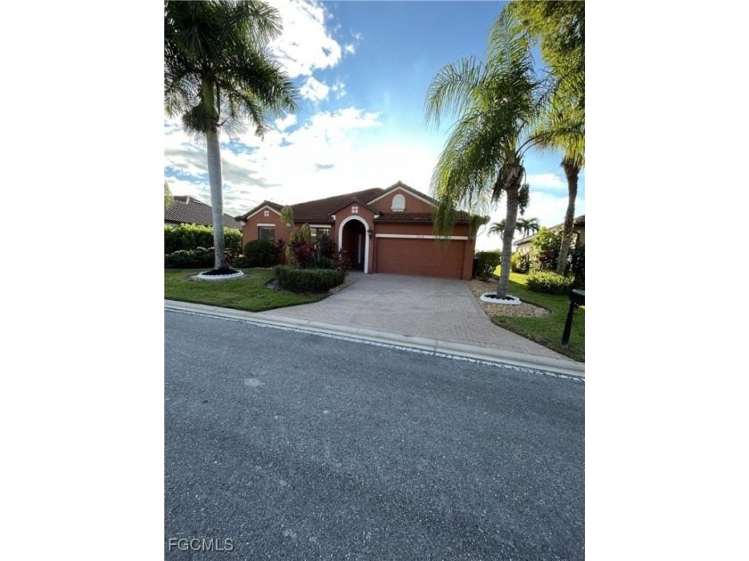 Great Lot,Ample Lakefront View Home in Gateway's *Daniels - Beach Home for sale in Fort Myers, Florida on Beachhouse.com