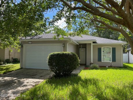 GREAT LOCATION! Just minutes to UNF and St. Johns Town Center - Beach Home for sale in Jacksonville, Florida on Beachhouse.com