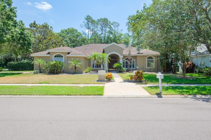 Recently updated! Entire interior freshly painted including - Beach Home for sale in Palm Harbor, Florida on Beachhouse.com