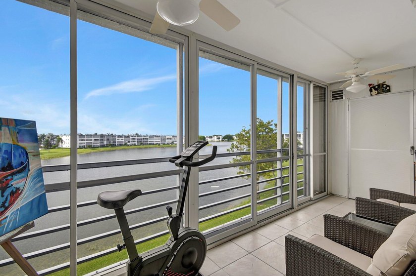 furnished 2/1.5, 4th floor - no one is above you, updated - Beach Condo for sale in Boca Raton, Florida on Beachhouse.com