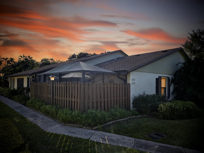 Welcome Home! This Impressive 2 bed / 2 bath single-story villa - Beach Home for sale in Boynton Beach, Florida on Beachhouse.com