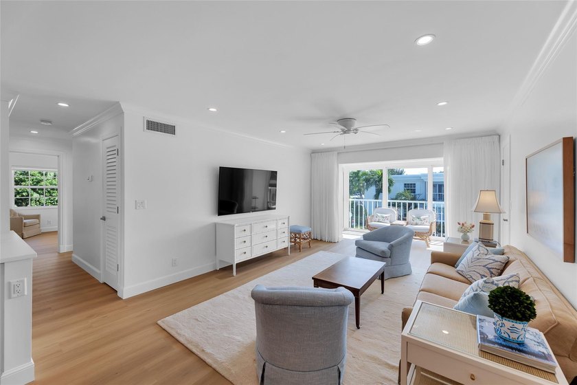 PRIME CORNER UNIT with enclosed lanai, renovated to the studs in - Beach Condo for sale in Fort Lauderdale, Florida on Beachhouse.com