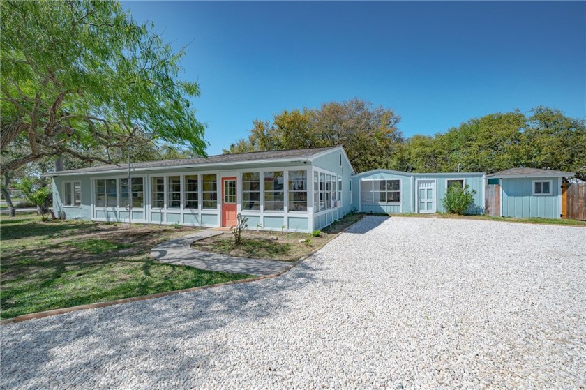 Enjoy this relaxing fully furnished bay cottage home! 3/Bedroom - Beach Home for sale in Rockport, Texas on Beachhouse.com