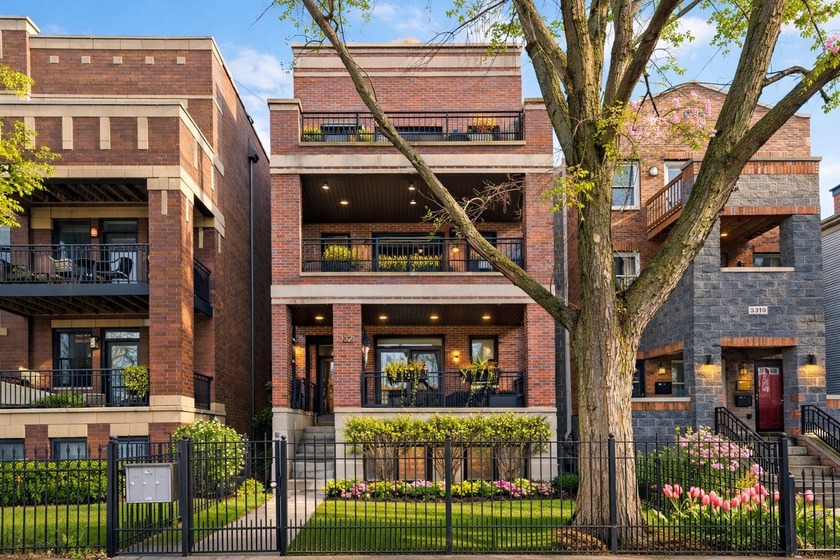 Experience true penthouse living in this exceptional - Beach Condo for sale in Chicago, Illinois on Beachhouse.com