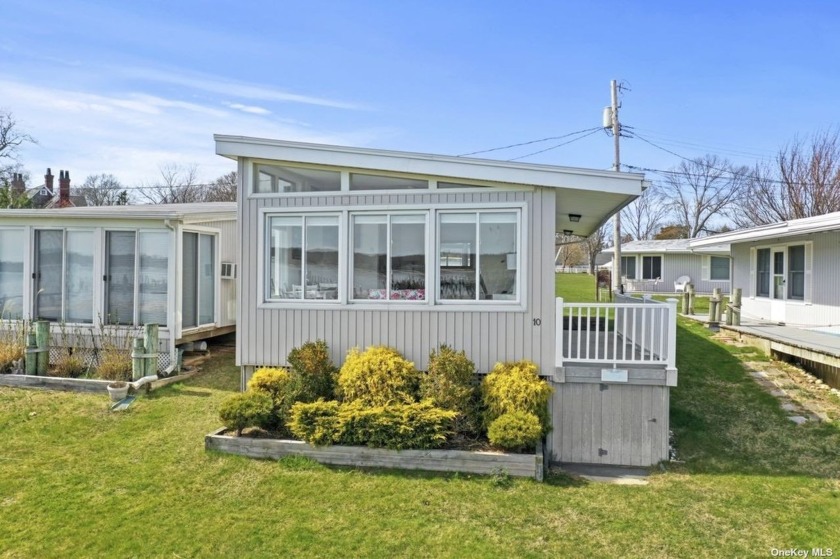 LOOKING FOR PARADISE? Let me take you through this stunning - Beach Condo for sale in Greenport, New York on Beachhouse.com