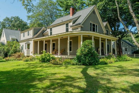 Welcome to 1 Kilborn Way! This charming 1900s cottage-style home - Beach Home for sale in Falmouth, Maine on Beachhouse.com