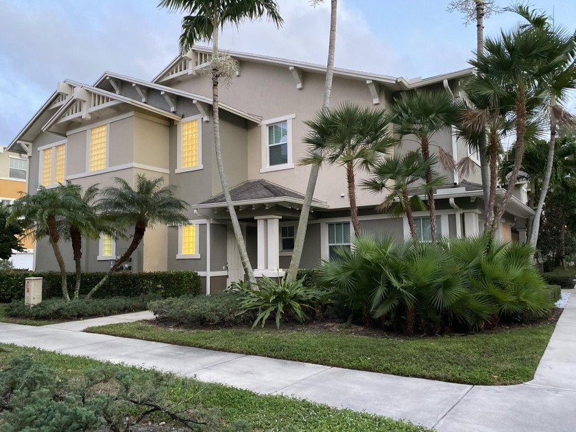 BEAUTIFUL WELL KEPT 2 BEDROOM 2 BATHS TOWNHOUSE. LAMINATE - Beach Condo for sale in West Palm Beach, Florida on Beachhouse.com