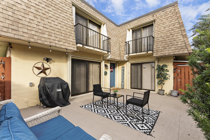 Sun-splashed, stylish, and move-in ready--this 2BR/2.5BA - Beach Townhome/Townhouse for sale in Delray Beach, Florida on Beachhouse.com