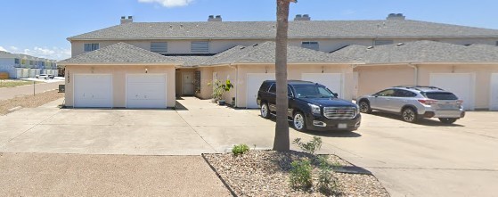 Cozy well kept getaway on the water FULLY FURNISHED!!! !  This 3 - Beach Townhome/Townhouse for sale in Corpus Christi, Texas on Beachhouse.com