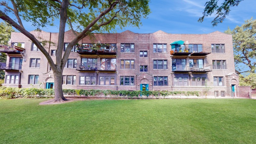 Discover your perfect urban retreat in this sunny, rarely - Beach Home for sale in Chicago, Illinois on Beachhouse.com