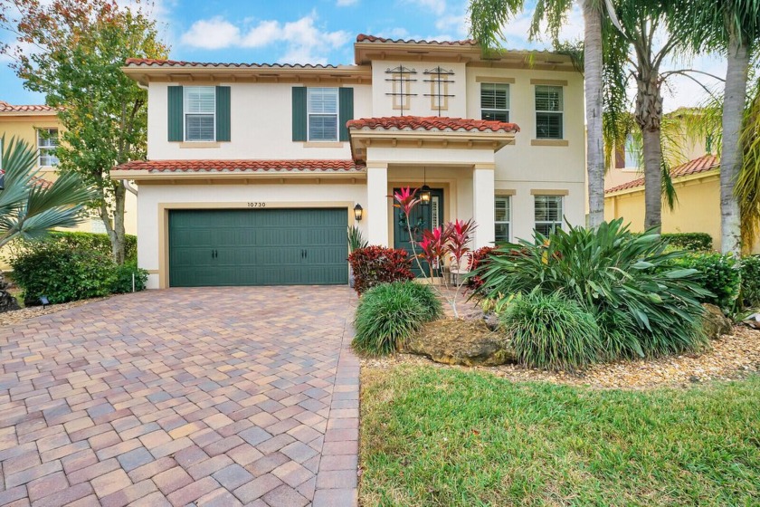 This stunning 4-bedroom, 2.5-bathroom pool home with a 2-car - Beach Home for sale in Wellington, Florida on Beachhouse.com