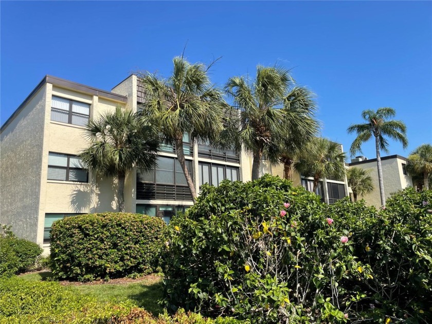 This stunning 2 bedroom, 2 bathroom second floor unit  will - Beach Condo for sale in Largo, Florida on Beachhouse.com