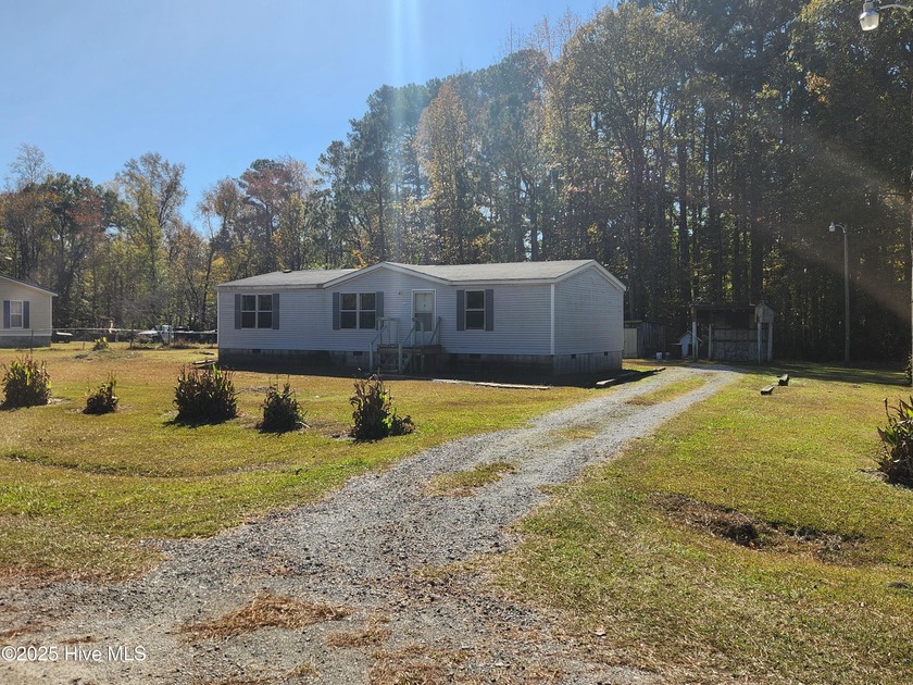 This 1996 mobile home offers 1,100 sq ft of blank-slate - Beach Home for sale in Washington, North Carolina on Beachhouse.com