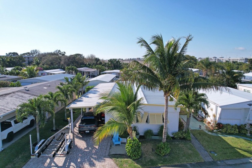 Welcome to the ''Surf Shack'' in Jupiter River Park where you - Beach Home for sale in Jupiter, Florida on Beachhouse.com