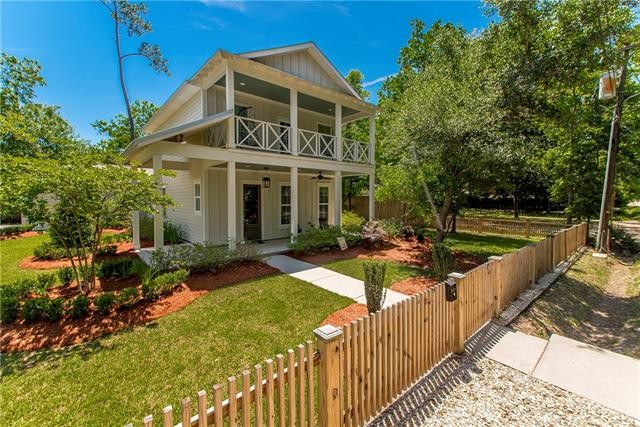 This 2 year old custom-built home with stylish architectural - Beach Home for sale in Mandeville, Louisiana on Beachhouse.com