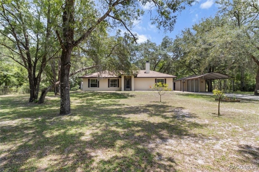 Charming Country Retreat with Modern Comforts on 1.27 Acres in - Beach Home for sale in Inglis, Florida on Beachhouse.com