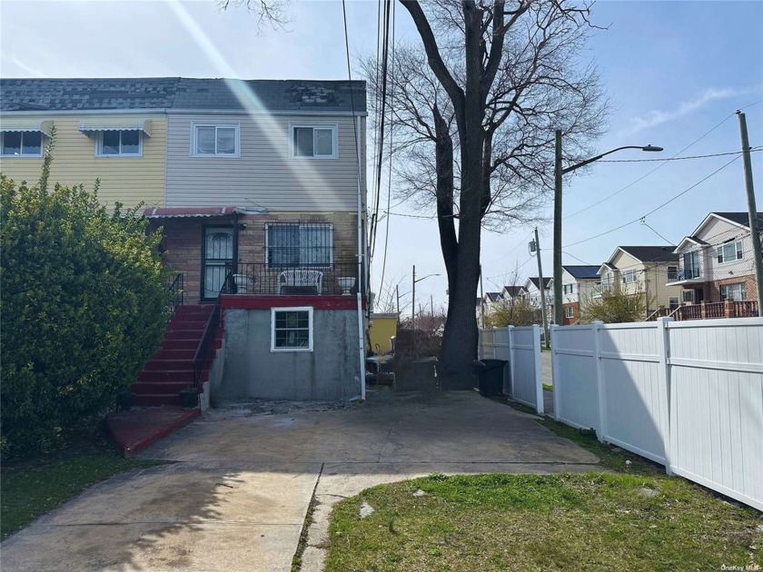 Semi-detached corner lot home. This home needs TLC, but has - Beach Home for sale in Far Rockaway, New York on Beachhouse.com