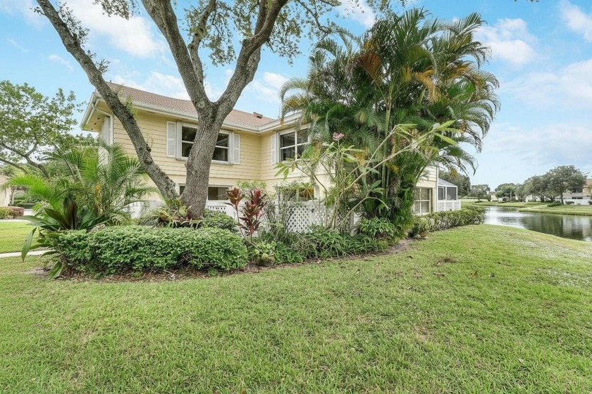 Excellent 2-bedroom, 2.5-bath townhome in sought-after Wellesley - Beach Townhome/Townhouse for sale in Lake Clarke Shores, Florida on Beachhouse.com