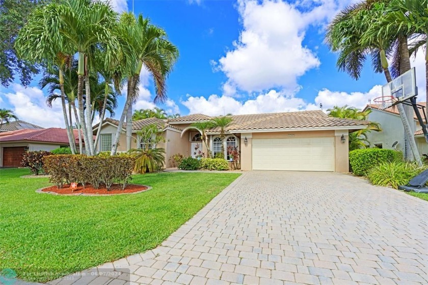 Welcome Home! Come see this beautiful 4 bed / 2 bath/ 2 car - Beach Home for sale in Coral Springs, Florida on Beachhouse.com