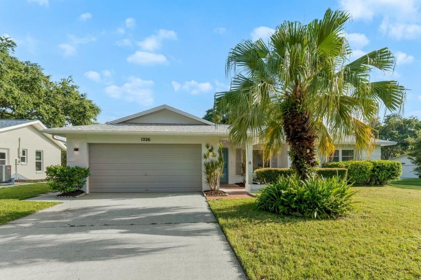 Welcome to your dream oasis in Palm Harbor's Highland Lakes! - Beach Home for sale in Palm Harbor, Florida on Beachhouse.com