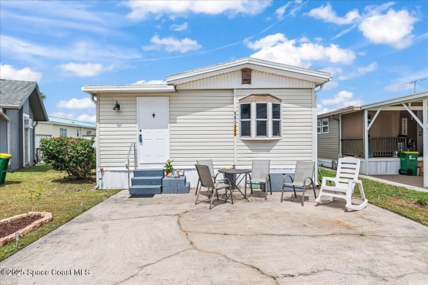 CHARMING 1 BED, 1 BATH IN 55+ FOREST LAKES OF COCOA. This - Beach Home for sale in Cocoa, Florida on Beachhouse.com