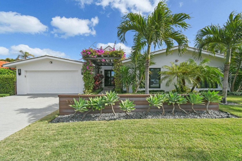 Welcome to your dream home, just steps from the beach in - Beach Home for sale in Jupiter Inlet Colony, Florida on Beachhouse.com