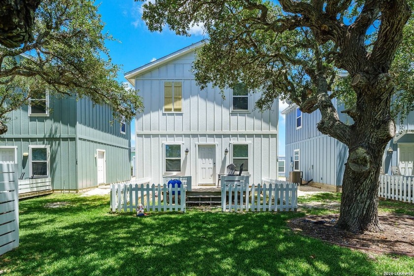 This fully furnished and turnkey 3-bed, 2-bath coastal cottage - Beach Home for sale in Rockport, Texas on Beachhouse.com