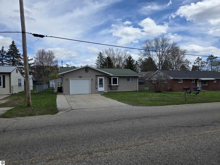 Well laid out and cared for home.  Not much to do here but move - Beach Home for sale in East Tawas, Michigan on Beachhouse.com