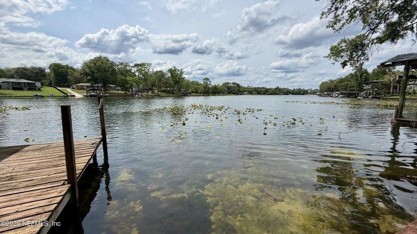 Lakefront opportunity in highly desirable Lake Asbury! This - Beach Home for sale in Green Cove Springs, Florida on Beachhouse.com