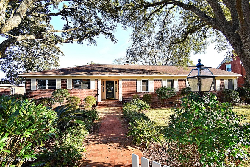 Beautiful mid-century brick ranch on double lot on Neuse River - Beach Home for sale in New Bern, North Carolina on Beachhouse.com