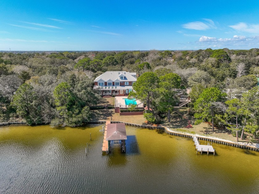 With over 100 feet of frontage on Poquito Bayou and deep water - Beach Home for sale in Shalimar, Florida on Beachhouse.com