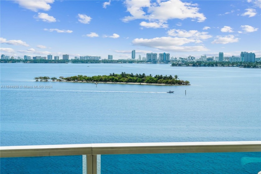 Welcome to the New Wave Condo! This rarely available corner unit - Beach Condo for sale in Miami, Florida on Beachhouse.com