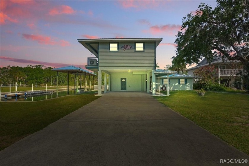 Step into a haven of deepwater luxury where every detail has - Beach Home for sale in Yankeetown, Florida on Beachhouse.com