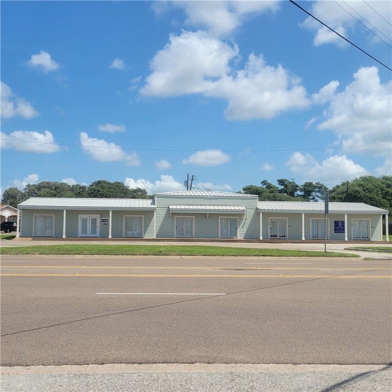 Commercial Investment Opportunity! High traffic area right on a - Beach Commercial for sale in Aransas Pass, Texas on Beachhouse.com