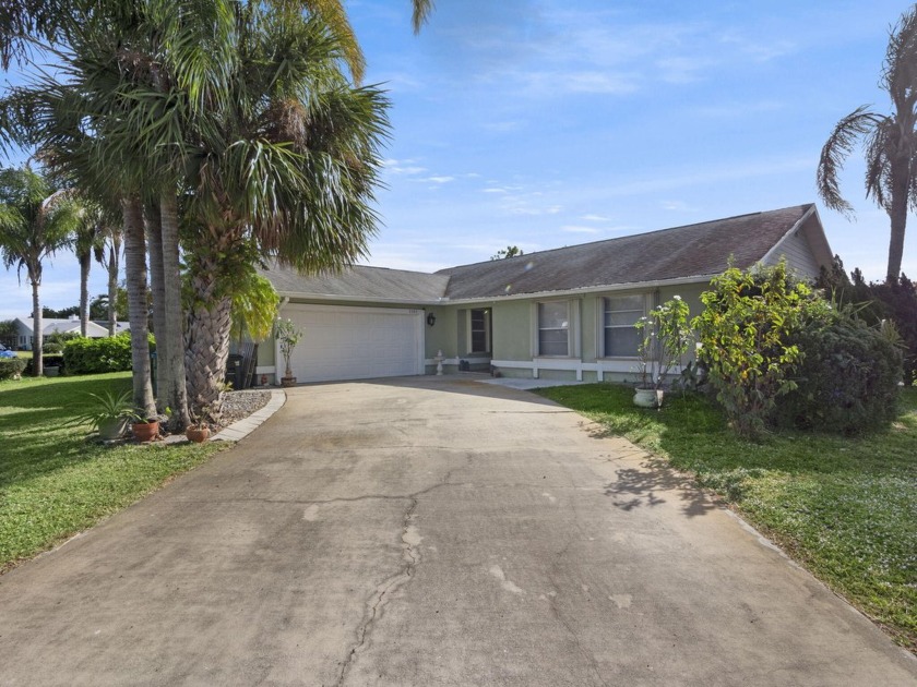 Beautifully remodeled 3/2/2 pool home located on an oversized - Beach Home for sale in Port Saint Lucie, Florida on Beachhouse.com