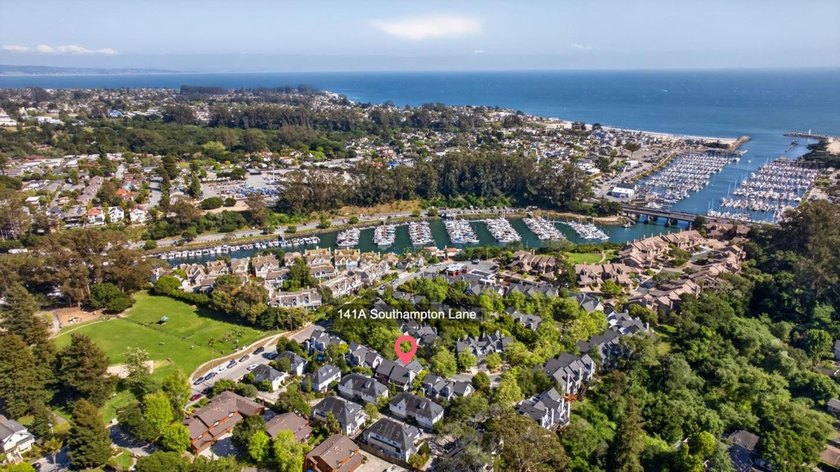 Nestled away from the hustle and bustle but close enough to join - Beach Condo for sale in Santa Cruz, California on Beachhouse.com