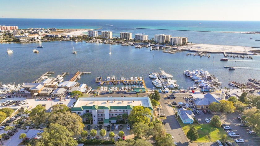 Welcome to this beautiful 2 bedroom, 2 bath condo, with stunning - Beach Condo for sale in Destin, Florida on Beachhouse.com