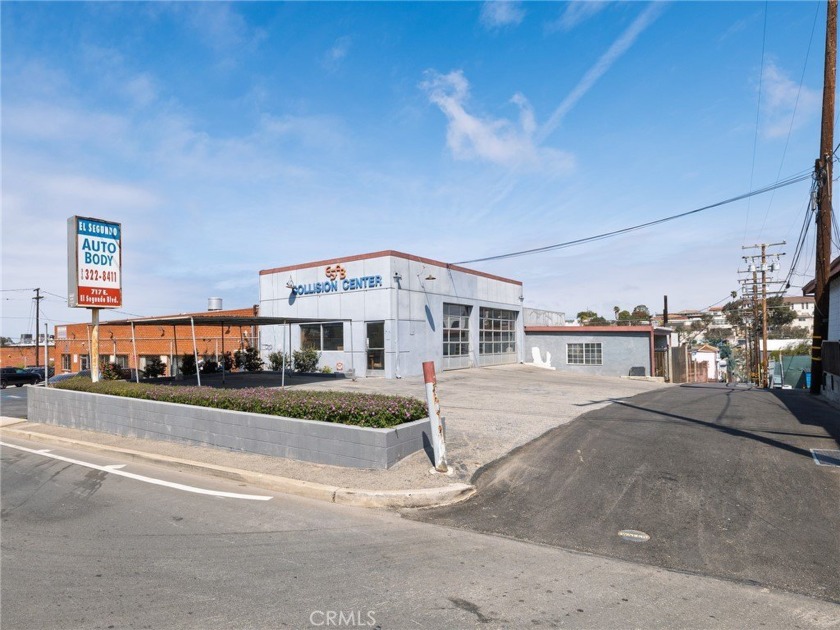 Grandfathered ! Smoky Hollow auto body and repair set on 12,690 - Beach Commercial for sale in El Segundo, California on Beachhouse.com