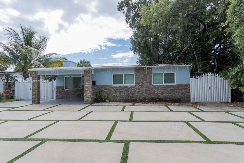 This beautifully renovated four-bedroom, three-bath home in - Beach Home for sale in Fort Lauderdale, Florida on Beachhouse.com